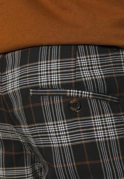 Prix Sympa Cotton On Chino pantalons normale homme -France Cotton On Soldes Boutique 01b4d1722db44500b1bcbeb32b94c94f