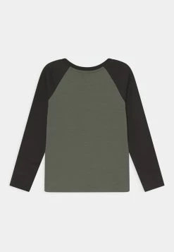 Cotton On MAX LONG SLEEVE RAGLAN TEE - T-shirt à manches longues Prix Distinctifs t-shirts col rond enfant -France Cotton On Soldes Boutique 13c8cbf3e45e43d6b13ae0034e7bab38