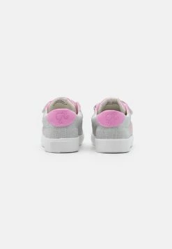 Qualité Supérieure Cotton On KIDS LICENSED FOOTWEAR BARBIE - Baskets basses sneakers rond enfant -France Cotton On Soldes Boutique 169c5e67320c4e5babca9aba30863c0a