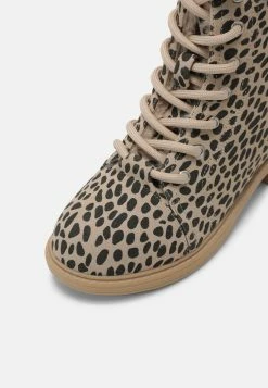 Soldes En Ligne Cotton On ROXIE UNISEX - Bottines à lacets bottes et bottines rond -France Cotton On Soldes Boutique 254cbf4341f245c6acfe39c15a90222e