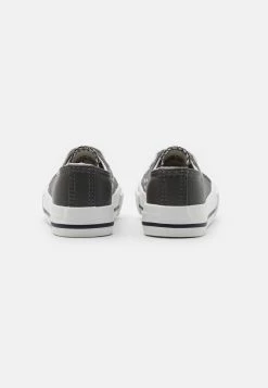 Prix Dégriffé Cotton On MINI CLASSIC TRAINER UNISEX - Baskets basses sneakers rond -France Cotton On Soldes Boutique 2d1a97638ad440dfb78260fde224804e