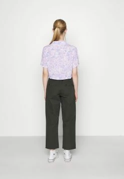 Prix Préférentiel Cotton On CROPPED SUMMER - T-shirt imprimé chemises et blouses col en v profond femme -France Cotton On Soldes Boutique 3573800b9dca4b708c2f6cf1c8a16ab7