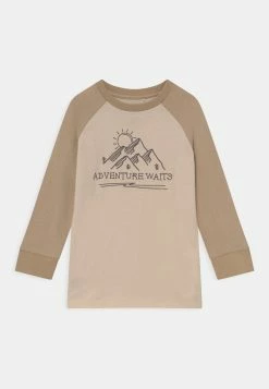 Cotton On Haute Qualité MAX LONG SLEEVE RAGLAN TEE - T-shirt à manches longues t-shirts col rond enfant -France Cotton On Soldes Boutique 36ec242d353243fb9d33d3ba9107c4d0 1