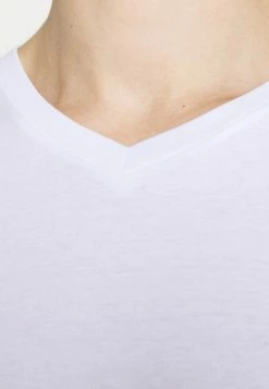 Cotton On ESSENTIAL NECK TEE 3 PACK - T-shirt basique Prix Cassé t-shirts col en v homme -France Cotton On Soldes Boutique 3855d7b62c894ad78b26a81efdc23d87