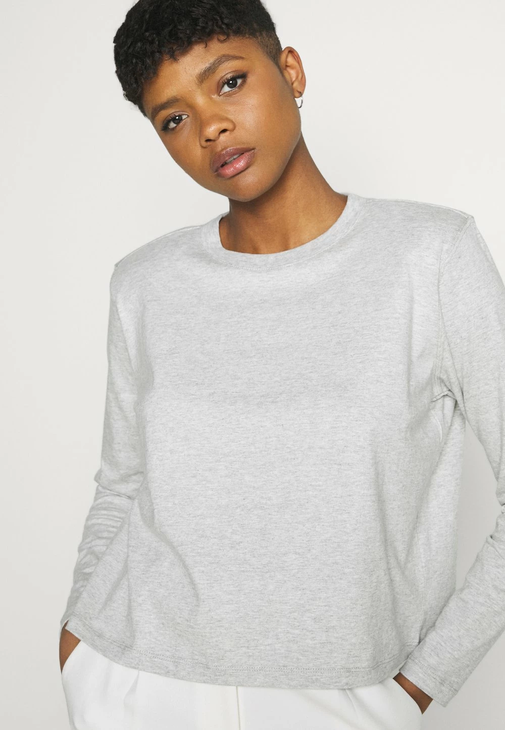 Cotton On PADDED SHOULDER SLEEVE - T-shirt à manches longues Prix Réduit t-shirts et tops col rond femme 6 Cotton On PADDED SHOULDER SLEEVE - T-shirt à manches longues Prix Réduit t-shirts et tops col rond femme – Image 4