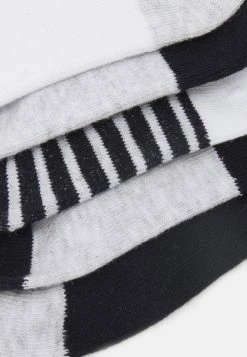 Prix Discount Cotton On KIDS ANKLE SOCK 5 PACK - Socquettes sous-vêtements et peignoirs rayures enfant -France Cotton On Soldes Boutique 48ee887f3e234060a12cad91ee4fa57f