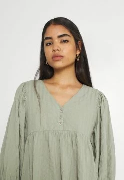 Cotton On Prix Affortable WOVEN ZERHA LONG SLEEVE SMOCK MINI DRESS - Robe de jour robes col tunisien femme -France Cotton On Soldes Boutique 55c7541e7cb74e18b2b56a1cd5cb2830