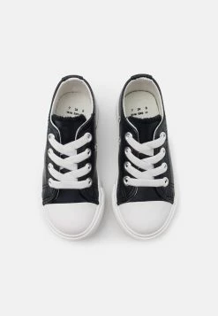 Prix Allégé Cotton On CLASSIC LACE UP TRAINER UNISEX - Baskets basses sneakers rond -France Cotton On Soldes Boutique 62e63a5748cf4ae5b68ecc36038c32df