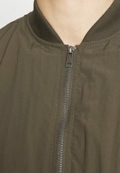 Cotton On RESORT - Blouson Bomber Authentique 100% vestes col officier homme -France Cotton On Soldes Boutique 63a68497a9b442e09f77e0f8276423a1