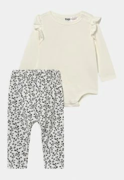 Cotton On Prix Raisonnable BUNDLE RUFFLE SET - Legging pantalons & jeans haute enfant
