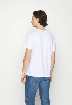 Cotton On ESSENTIAL NECK TEE 3 PACK - T-shirt basique Prix Cassé t-shirts col en v homme -France Cotton On Soldes Boutique 88b9ad01522b4a3a86cf4c83e5d701f5