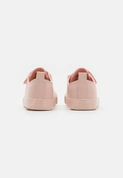 Promos Cotton On CLASSIC DOUBLE STRAP TRAINER - Baskets basses sneakers rond enfant -France Cotton On Soldes Boutique 8af5b86da9d84c4ca61c87793a711f84