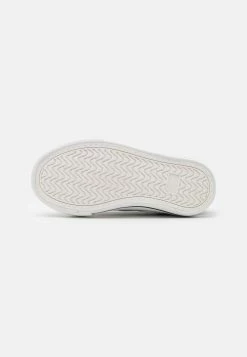 Prix Allégé Cotton On CLASSIC LACE UP TRAINER UNISEX - Baskets basses sneakers rond -France Cotton On Soldes Boutique 8d1078ed73b04841902a4d164475ffcf