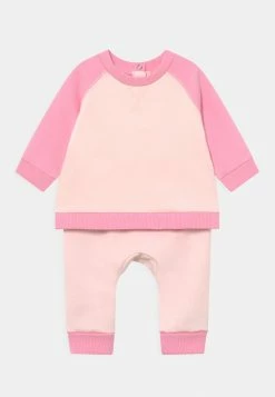 Bonne Qualité Cotton On TATE SULLY SET UNISEX - Survêtement pantalons & jeans haute -France Cotton On Soldes Boutique a9702ee600fe4468a8085faf532792dc 1