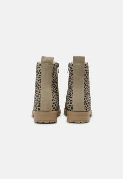 Soldes En Ligne Cotton On ROXIE UNISEX - Bottines à lacets bottes et bottines rond -France Cotton On Soldes Boutique aaaa802d424845d7b6716535e21331bd