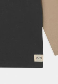 Cotton On Prix Avantageux LONG SLEEVE LAYERED TEE - T-shirt à manches longues t-shirts col rond enfant 7 Cotton On Prix Avantageux LONG SLEEVE LAYERED TEE - T-shirt à manches longues t-shirts col rond enfant -France Cotton On Soldes Boutique ad627edcf19a483fb53fcf372b2b51fb