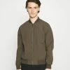 Cotton On RESORT - Blouson Bomber Authentique 100% vestes col officier homme -France Cotton On Soldes Boutique b53101d229ae46b6907db6d063ced6b1
