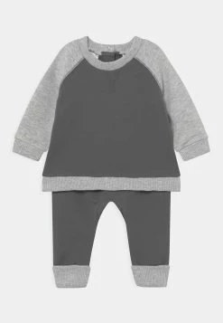 Bonne Qualité Cotton On TATE SULLY SET UNISEX - Survêtement pantalons & jeans haute