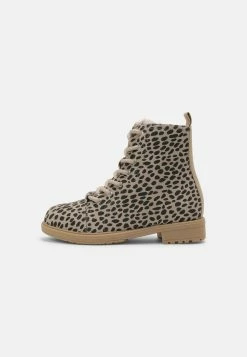 Cotton On Plus Bas Prix De Vente ROXIE UNISEX - Bottines à lacets bottes et bottines rond -France Cotton On Soldes Boutique c38dbe8ed1174765b27b6c26519e9d71 2