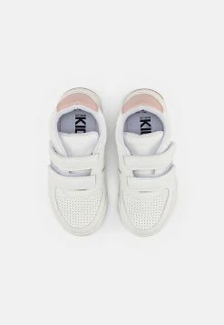 Cotton On Un Tarif Préférentiel RETRO TENNIS TRAINER - Baskets basses sneakers rond enfant -France Cotton On Soldes Boutique cad247a4a6d24a3ba5ee7206b819f69a