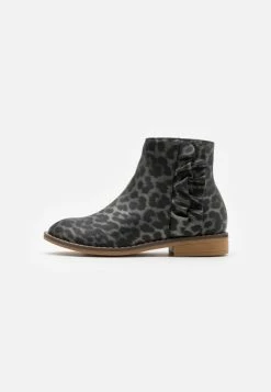 Prix Distinctifs Cotton On RUFFLE ANKLE BOOT - Bottines bottes et bottines rond enfant 17 Prix Distinctifs Cotton On RUFFLE ANKLE BOOT - Bottines bottes et bottines rond enfant -France Cotton On Soldes Boutique d3b13a3745254815868d9d53b196715a 1