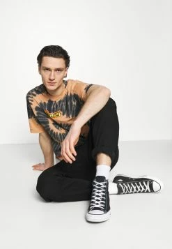 Cotton On SPECIAL EDITION UNISEX - T-shirt imprimé Faible Prix t-shirts col rond homme -France Cotton On Soldes Boutique d41529caaa1f4ce8abe99cd0f780974a