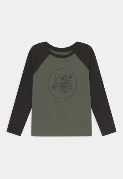 Prix Sacrifiés Cotton On MAX LONG SLEEVE RAGLAN TEE - T-shirt à manches longues t-shirts col rond enfant -France Cotton On Soldes Boutique f7983522c7c64a15b2a569ab91fda394